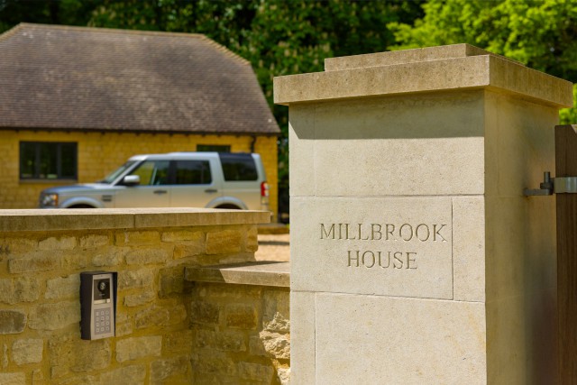 William Green Architects Millbrook House Gate post